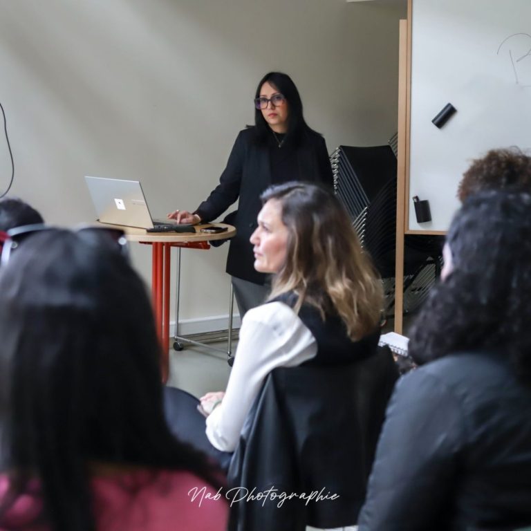 ateliers associations les munitionnettes magazine moodboard mode code vestimentaire entreprise confiance en soi image professionnnelle